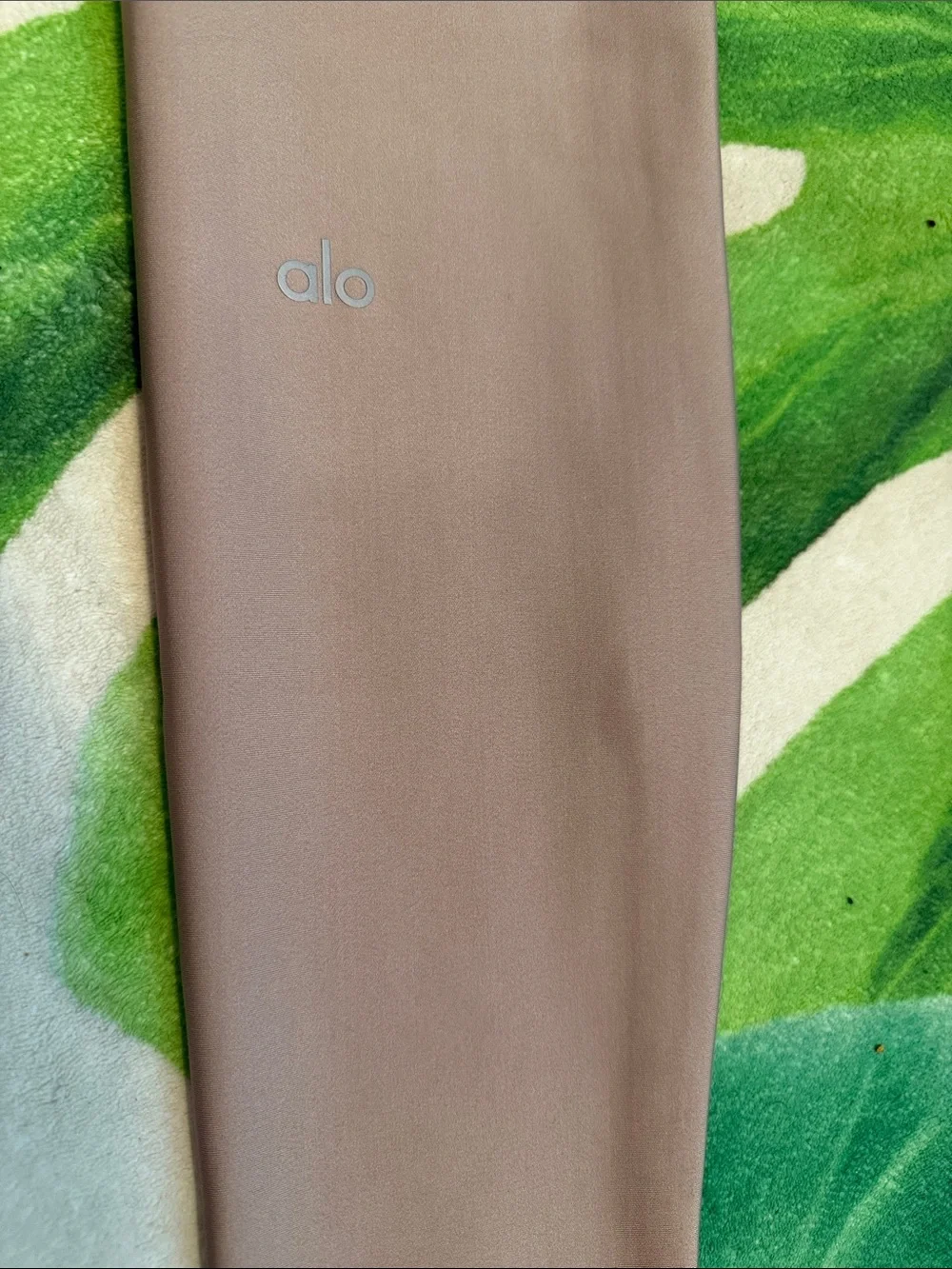 Alo Airlift High-Waist Leggings in Taupe